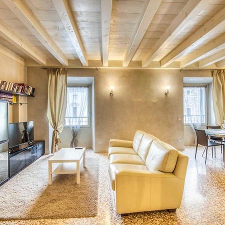 Apartmentsarena - Suite Mercatorum - Piazza Erbe Верона Екстериор снимка