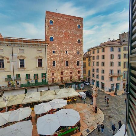 Apartmentsarena - Suite Mercatorum - Piazza Erbe Верона Екстериор снимка
