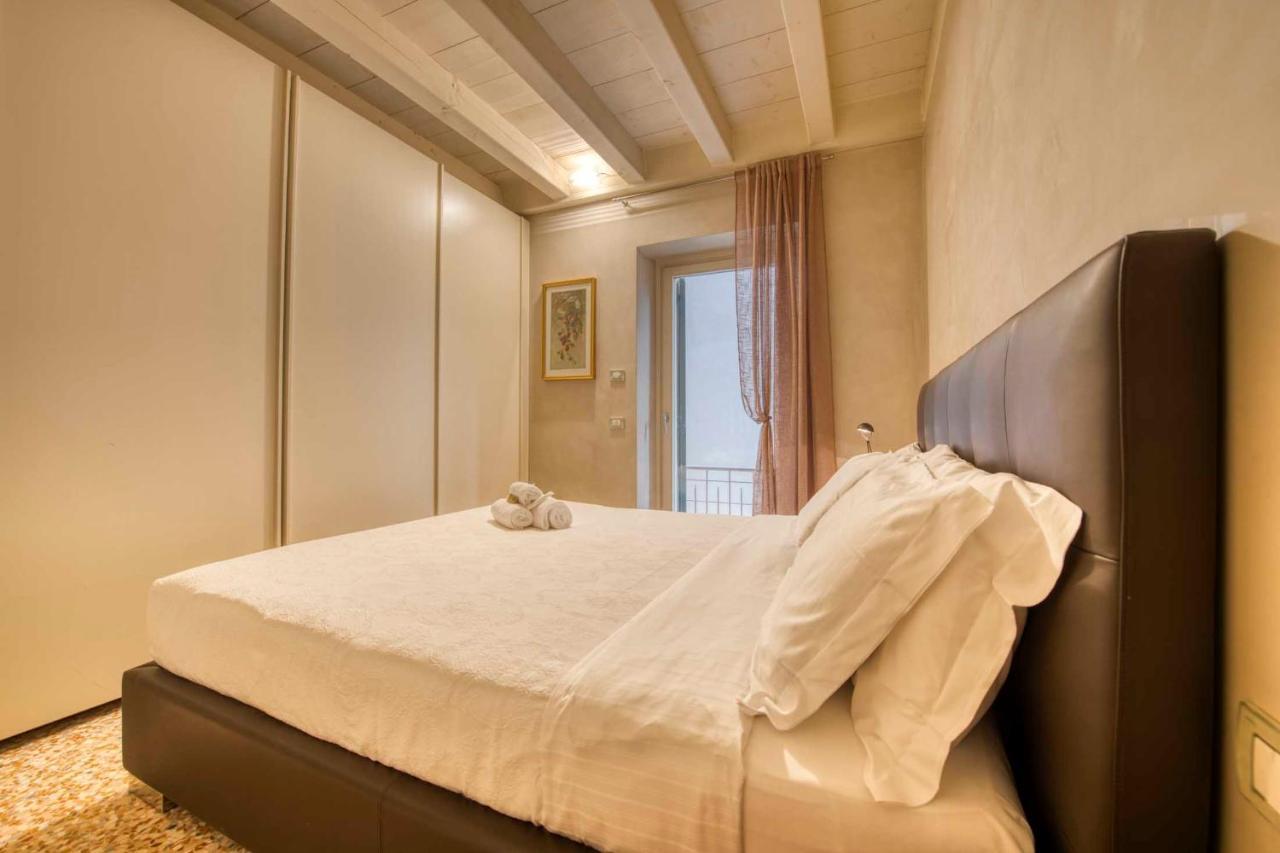 Apartmentsarena - Suite Mercatorum - Piazza Erbe Верона Екстериор снимка
