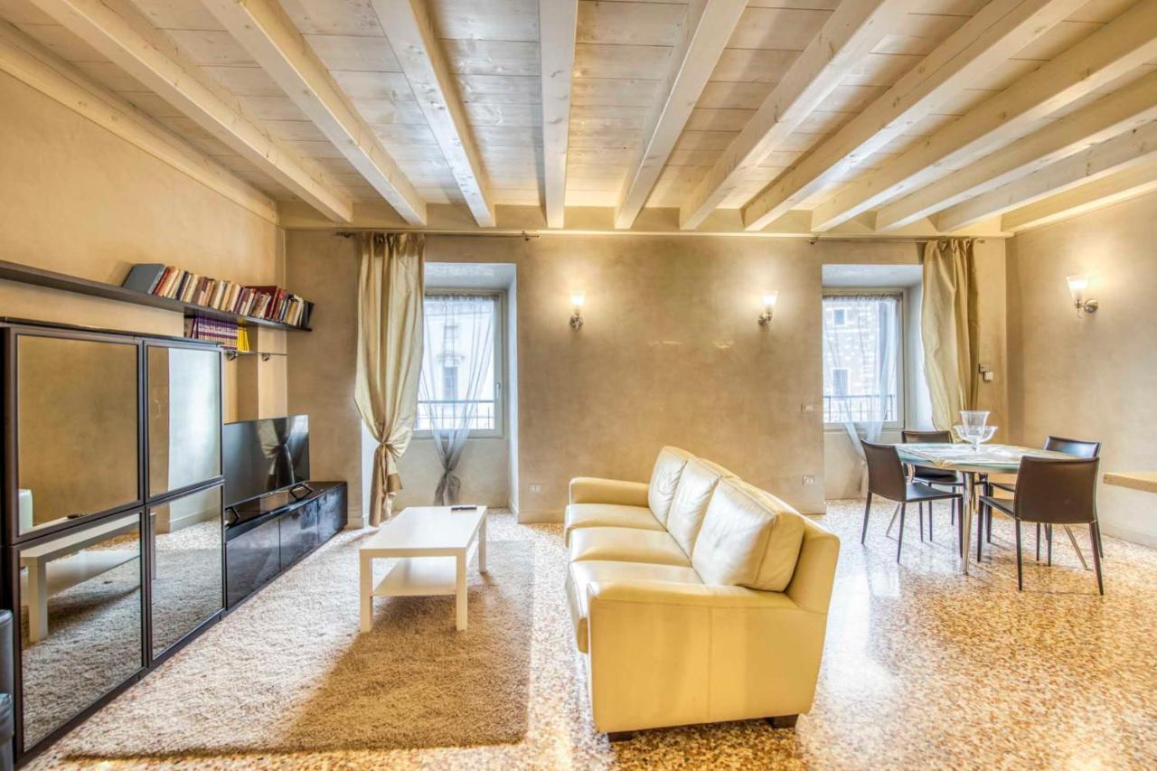 Apartmentsarena - Suite Mercatorum - Piazza Erbe Верона Екстериор снимка