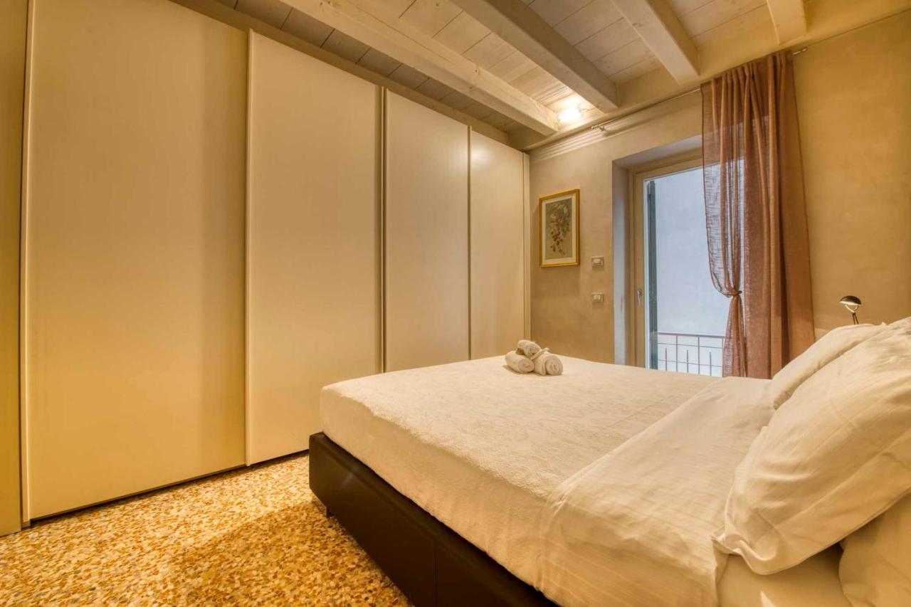 Apartmentsarena - Suite Mercatorum - Piazza Erbe Верона Екстериор снимка