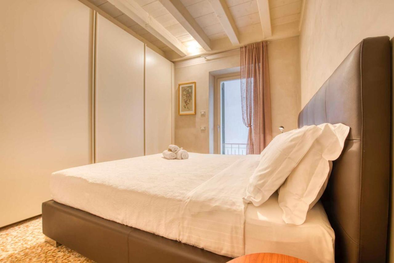 Apartmentsarena - Suite Mercatorum - Piazza Erbe Верона Екстериор снимка
