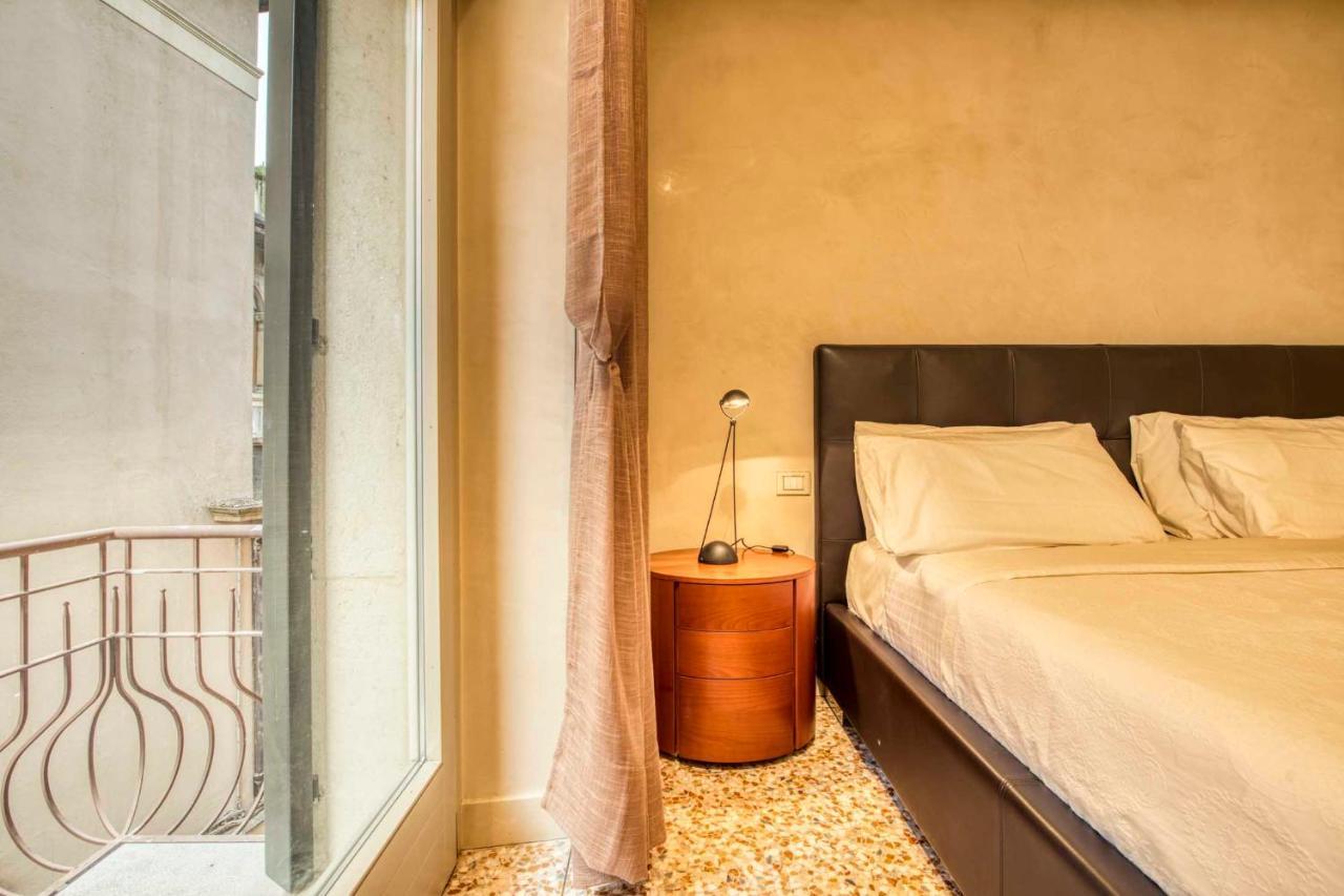 Apartmentsarena - Suite Mercatorum - Piazza Erbe Верона Екстериор снимка