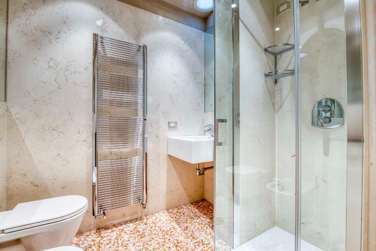 Apartmentsarena - Suite Mercatorum - Piazza Erbe Верона Екстериор снимка