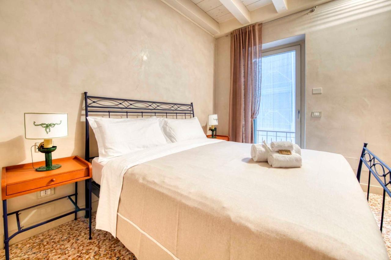 Apartmentsarena - Suite Mercatorum - Piazza Erbe Верона Екстериор снимка