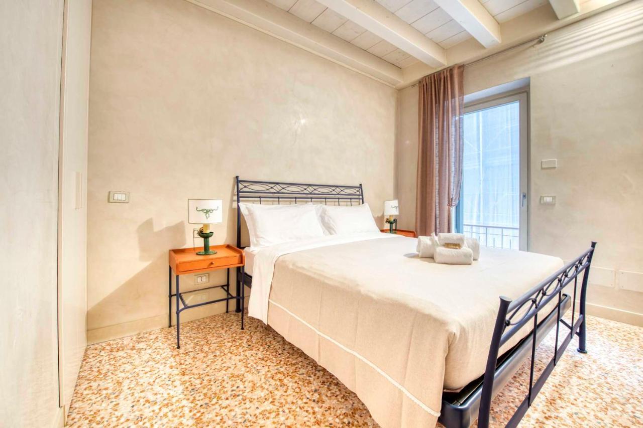Apartmentsarena - Suite Mercatorum - Piazza Erbe Верона Екстериор снимка