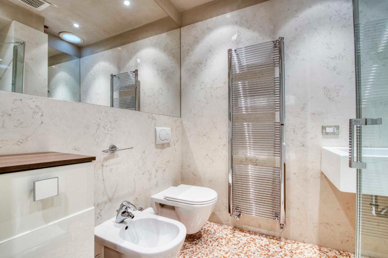 Apartmentsarena - Suite Mercatorum - Piazza Erbe Верона Екстериор снимка