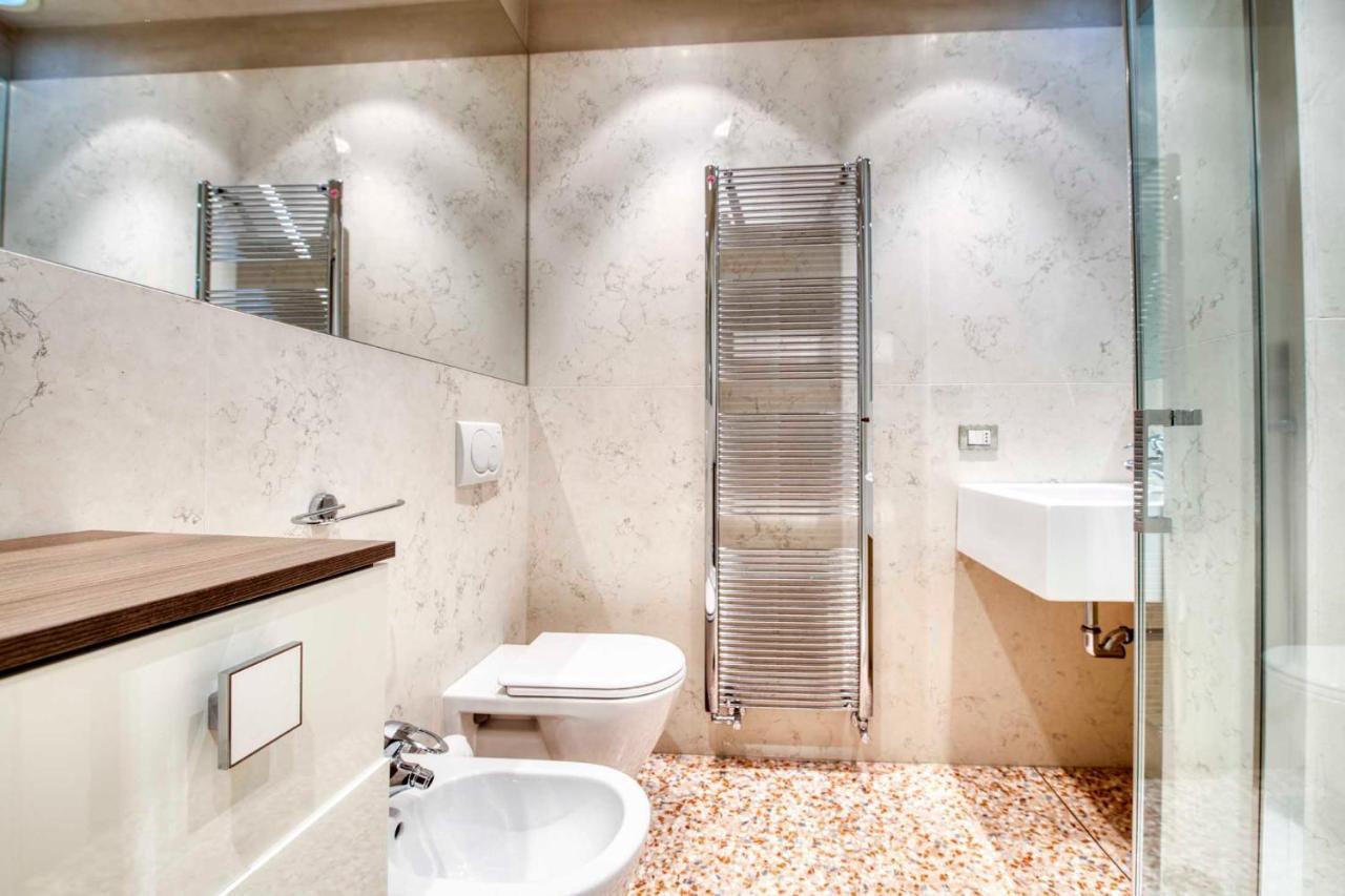 Apartmentsarena - Suite Mercatorum - Piazza Erbe Верона Екстериор снимка