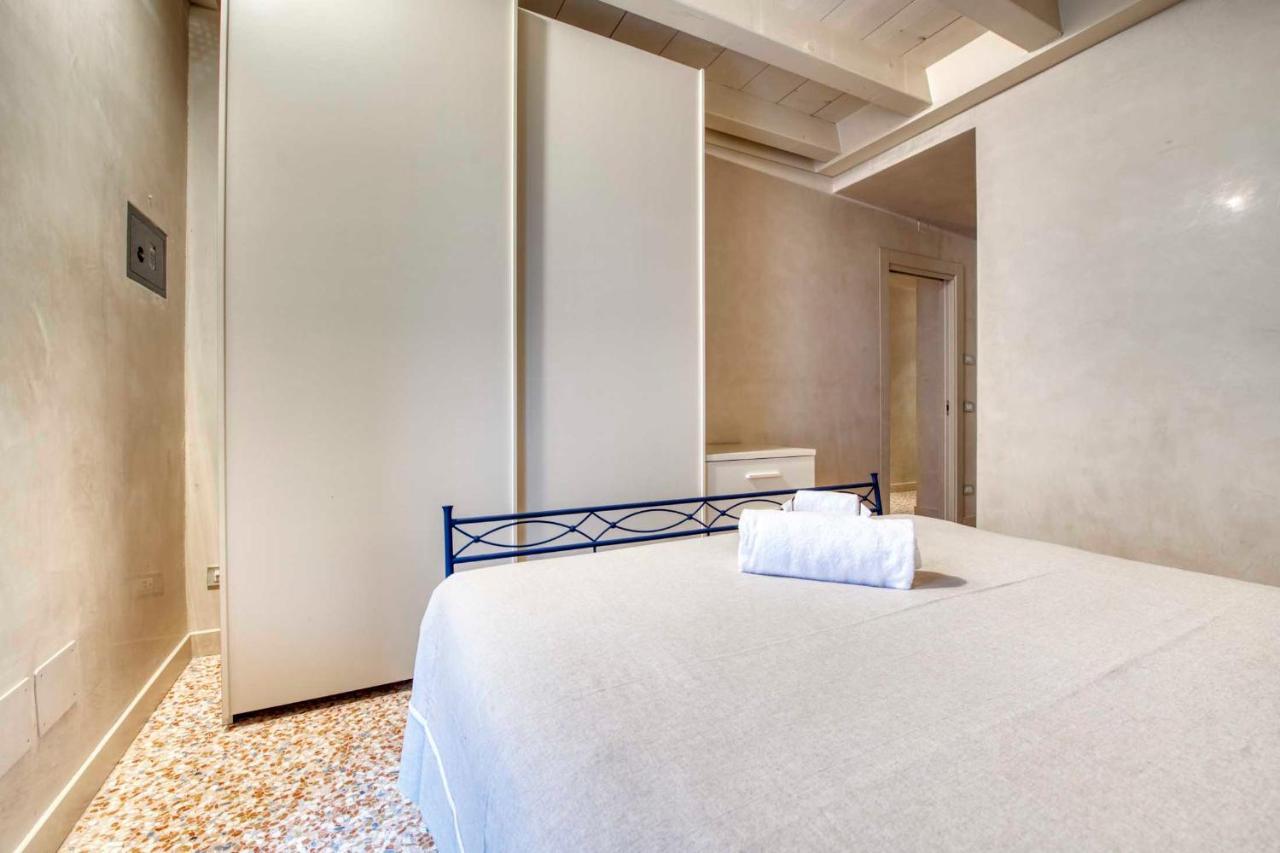 Apartmentsarena - Suite Mercatorum - Piazza Erbe Верона Екстериор снимка