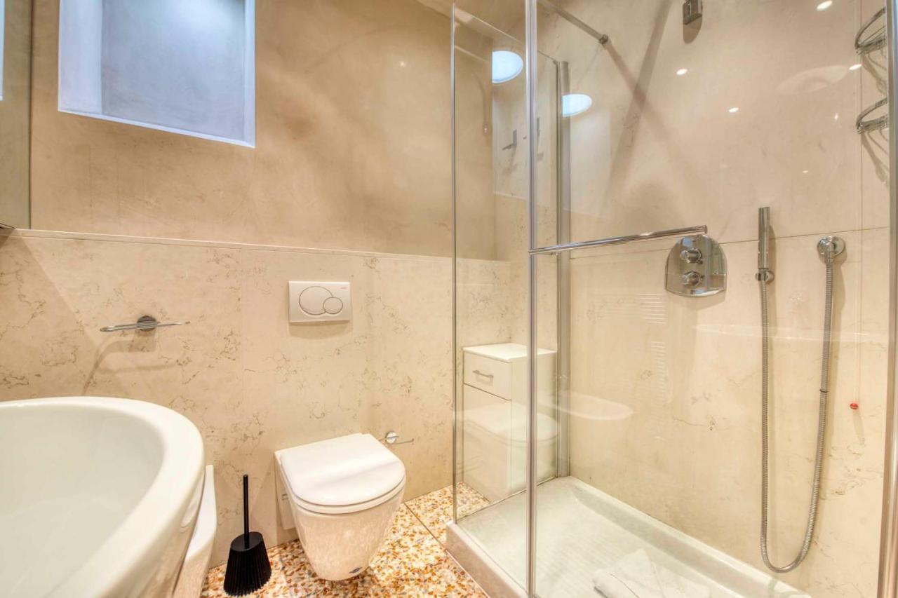 Apartmentsarena - Suite Mercatorum - Piazza Erbe Верона Екстериор снимка