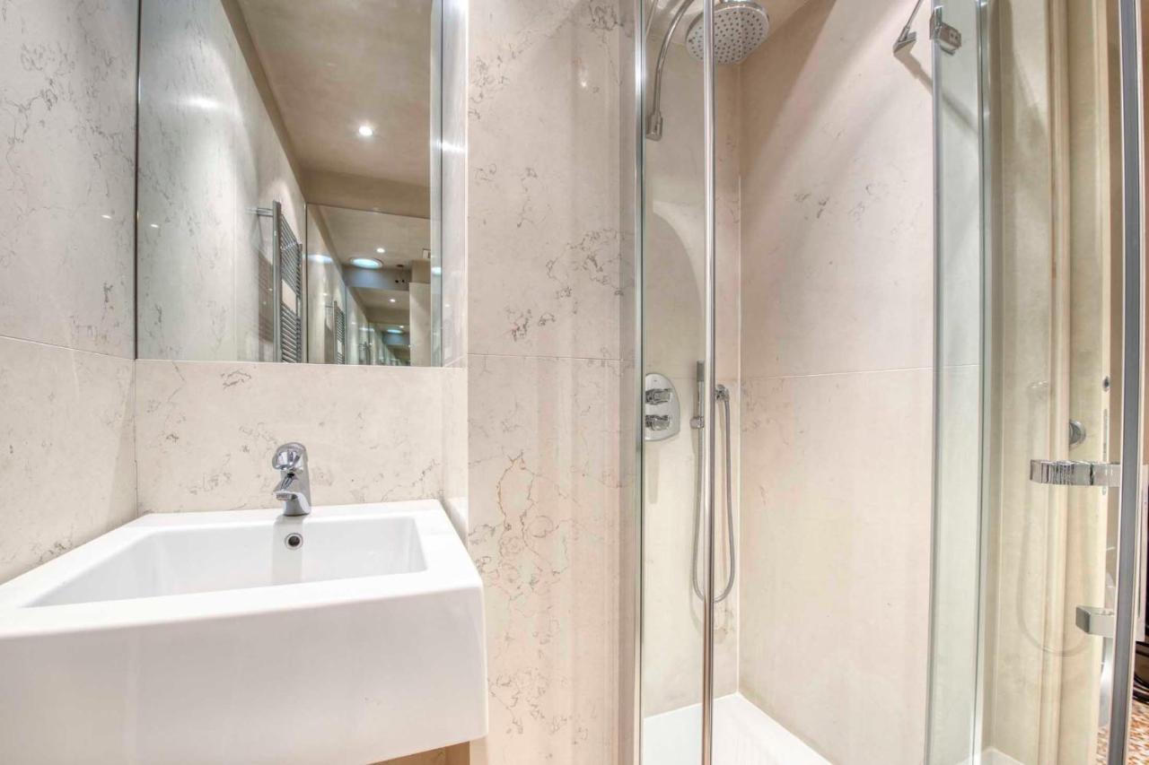 Apartmentsarena - Suite Mercatorum - Piazza Erbe Верона Екстериор снимка
