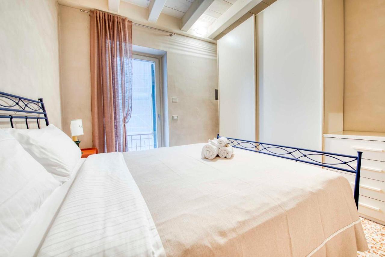Apartmentsarena - Suite Mercatorum - Piazza Erbe Верона Екстериор снимка