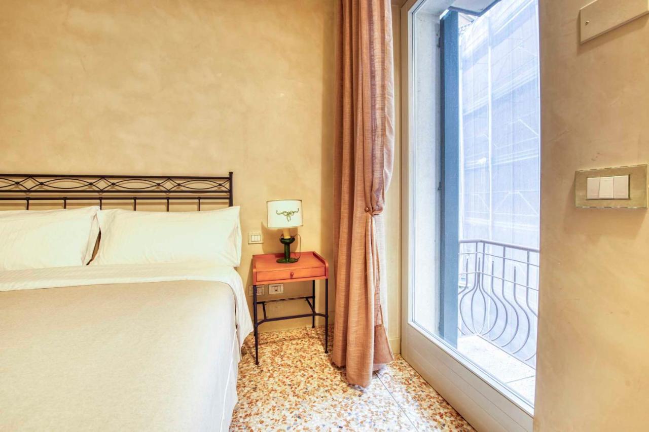 Apartmentsarena - Suite Mercatorum - Piazza Erbe Верона Екстериор снимка