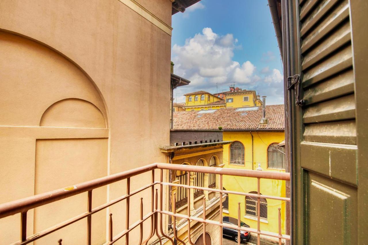 Apartmentsarena - Suite Mercatorum - Piazza Erbe Верона Екстериор снимка